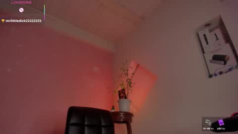 Snapshot of chloe_cooperr chatting on October 9, 2025, 10:30 pm chloe_cooperr online show from October 9, 2025, 10:30 pm