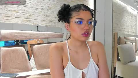 Snapshot of chloe_cortez chatting on December 14, 2025, 11:15 am chloe online show from December 14, 2025, 11:15 am