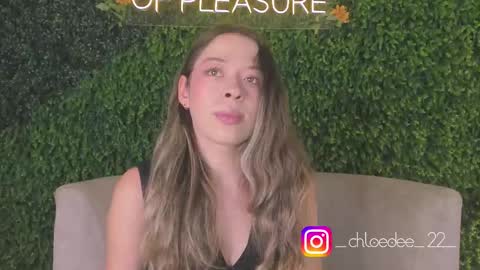 Snapshot of chloe_dee_ chatting on October 2, 2025, 12:45 pm Chloe online show from October 2, 2025, 12:45 pm