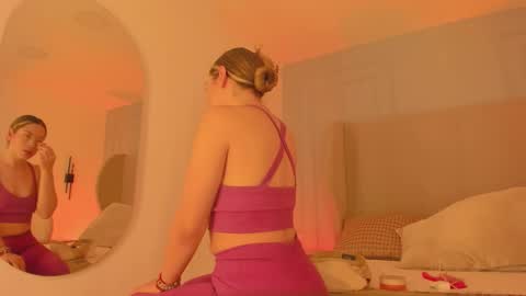 Chloe online show from March 20, 2026, 12:32 pm