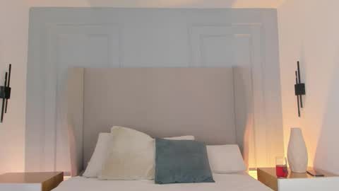 Chloe online show from March 27, 2026, 11:54 am