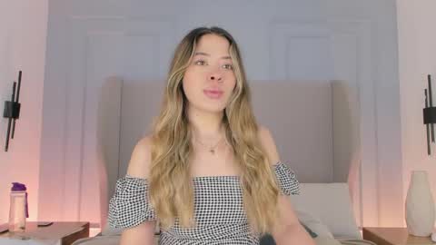 Snapshot of chloe_dee_ chatting on May 21, 2026, 11:50 am Chloe online show from May 21, 2026, 11:50 am