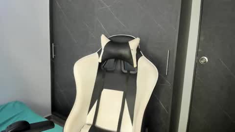 Snapshot of chloe_evans21 chatting on March 15, 2026, 9:32 pm chloe online show from March 15, 2026, 9:32 pm