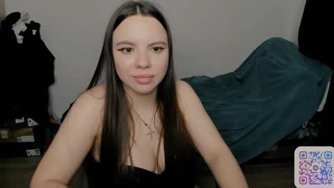 Chloe online show from April 20, 2026, 1:52 am