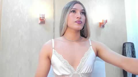 chloe_luxury online show from March 6, 2026, 9:55 pm