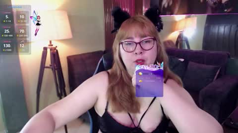 chloe_prg online show from December 15, 2025, 1:26 pm