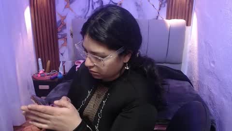 chloe_smith5 online show from November 18, 2025, 1:15 pm