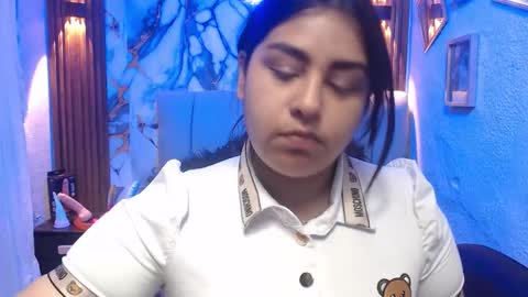 chloe_smith5 online show from February 2, 2026, 2:49 pm