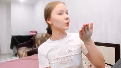 chloe wifey online show from November 22, 2025, 11:53 am