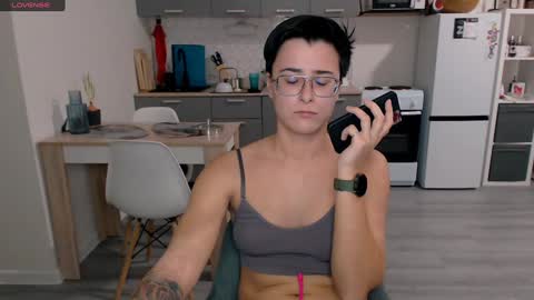 Eva and Sandra online show from December 4, 2024, 6:39 pm