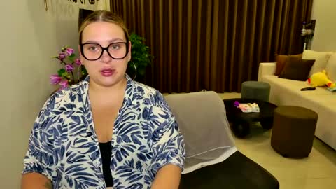 Eva and Sandra online show from April 15, 2026, 8:09 pm