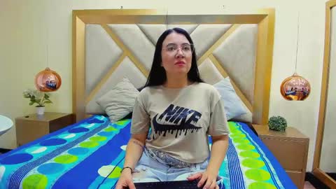 chloeashfoord online show from April 13, 2026, 1:05 pm