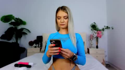 Chloe online show from October 1, 2025, 4:18 am