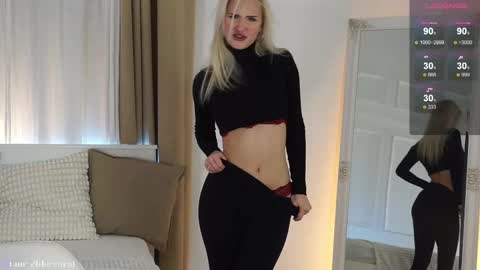 Snapshot of chloecoral chatting on February 17, 2025, 5:10 pm ChloeCoral online show from February 17, 2025, 5:10 pm