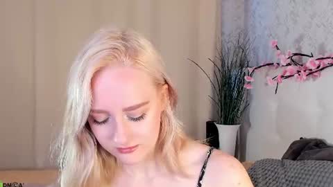 Chloe Deccker online show from June 17, 2026, 1:08 am