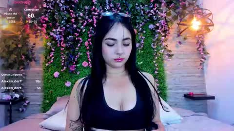 Chloe online show from December 19, 2025, 7:04 am