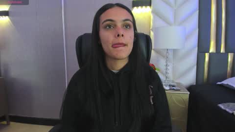  Chloe Harper  online show from February 4, 2026, 11:38 am