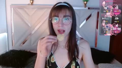 Chloe online show from December 18, 2025, 4:24 pm