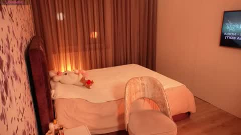 Chloe online show from February 8, 2026, 7:06 pm