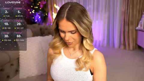 Chloe online show from December 19, 2025, 9:44 pm