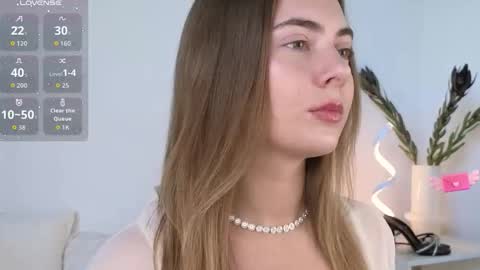 chloi_hes online show from September 22, 2025, 9:11 am