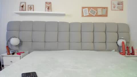 chlooe_zoe online show from October 9, 2025, 7:56 pm