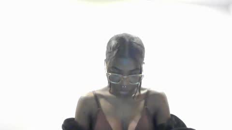 Snapshot of chocolate_luv222 chatting on February 2, 2026, 4:22 am Aaliyah Marie online show from February 2, 2026, 4:22 am