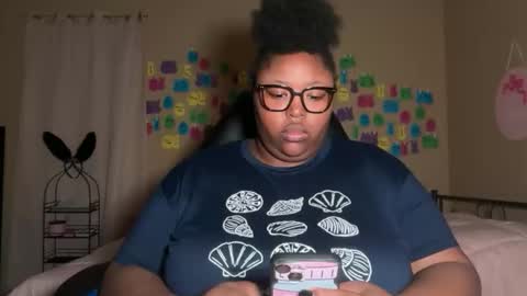 Snapshot of chocolatebunnyxx69 chatting on May 26, 2026, 4:30 am Melina online show from May 26, 2026, 4:30 am