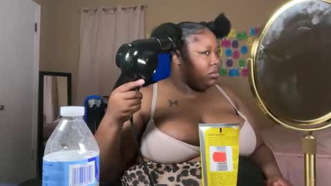 Snapshot of chocolatebunnyxx69 chatting on May 30, 2026, 2:41 am Melina online show from May 30, 2026, 2:41 am