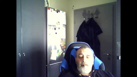 Snapshot of chris250268 chatting on September 17, 2025, 9:44 am Chris online show from September 17, 2025, 9:44 am