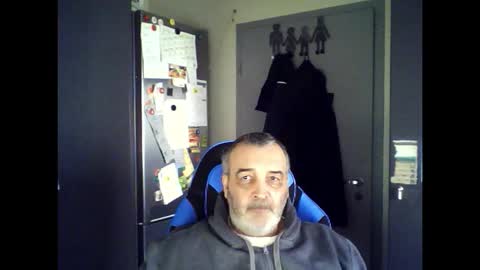 Snapshot of chris250268 chatting on November 29, 2025, 11:13 am Chris online show from November 29, 2025, 11:13 am