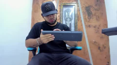 Snapshot of chris_evans00 chatting on February 5, 2026, 11:37 am chris_evans00 online show from February 5, 2026, 11:37 am