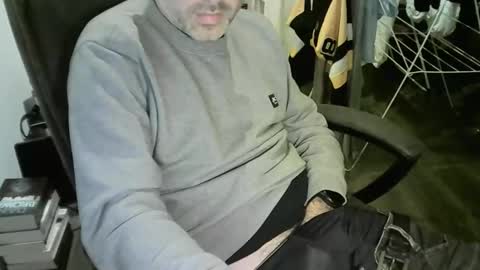 Snapshot of chrisprngr chatting on January 11, 2026, 8:47 pm chrisprngr online show from January 11, 2026, 8:47 pm