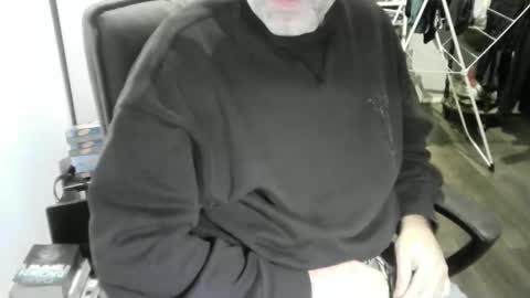 Snapshot of chrisprngr chatting on February 9, 2026, 10:25 pm chrisprngr online show from February 9, 2026, 10:25 pm