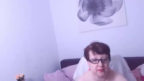 Christa online show from September 19, 2025, 6:41 pm