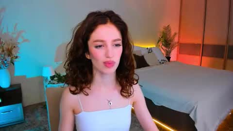 christinaconteeree online show from October 4, 2025, 11:19 am
