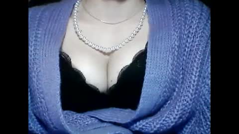 christine40211 online show from January 3, 2025, 3:55 pm