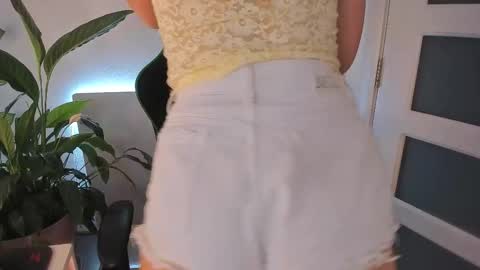 Christine Cardo online show from November 3, 2025, 10:32 pm