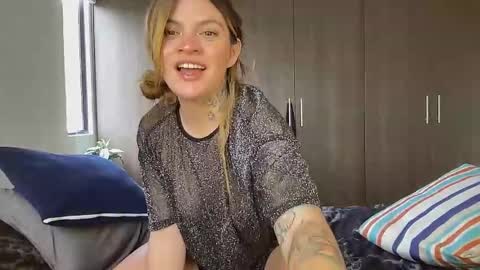 Val riess -- Instagram free online show from September 16, 2025, 4:52 pm