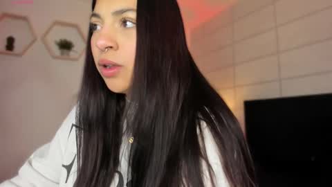 Christine  online show from September 26, 2025, 11:58 am