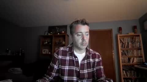 Snapshot of chrisw8121 chatting on December 17, 2025, 5:46 am chrisw8121 online show from December 17, 2025, 5:46 am