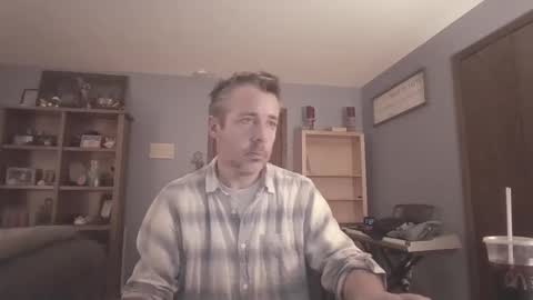 Snapshot of chrisw8121 chatting on March 20, 2026, 4:28 am chrisw8121 online show from March 20, 2026, 4:28 am