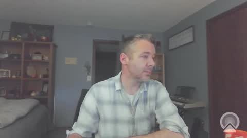 Snapshot of chrisw8121 chatting on April 3, 2026, 10:52 pm chrisw8121 online show from April 3, 2026, 10:52 pm