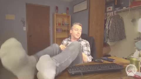 Snapshot of chrisw8121 chatting on April 7, 2026, 4:13 am chrisw8121 online show from April 7, 2026, 4:13 am