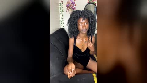 Snapshot of chroe22 chatting on December 18, 2025, 8:53 am chroe22 online show from December 18, 2025, 8:53 am