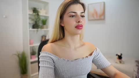 chronic  love online show from February 9, 2025, 2:07 pm