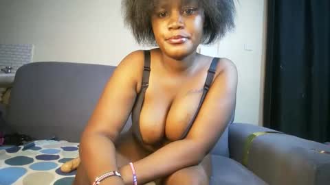 Snapshot of chubby_flora chatting on May 19, 2026, 7:31 pm Flora online show from May 19, 2026, 7:31 pm