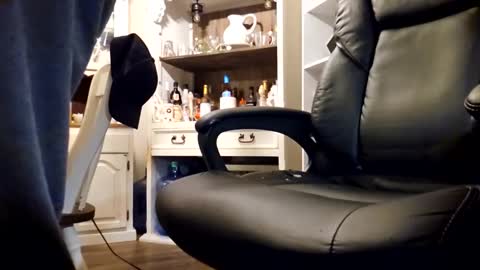 Snapshot of chubbyhubbyy420 chatting on January 13, 2025, 2:18 am ChubbyHubby420 online show from January 13, 2025, 2:18 am