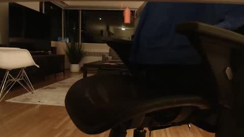 AstorYvr online show from April 17, 2026, 4:26 am