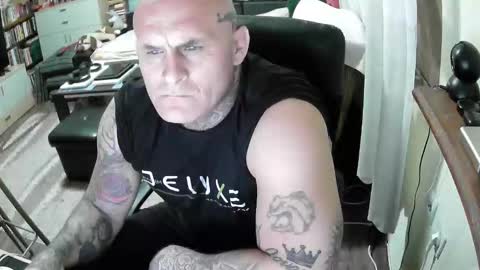 cikakure16081976 online show from April 17, 2026, 8:34 pm